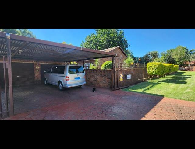 6 BEDROOM HOUSE FOR SALE IN THERESAPARK